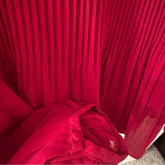 💋 Gorgeous Red Flowy Blouse - Picture 11 of 13